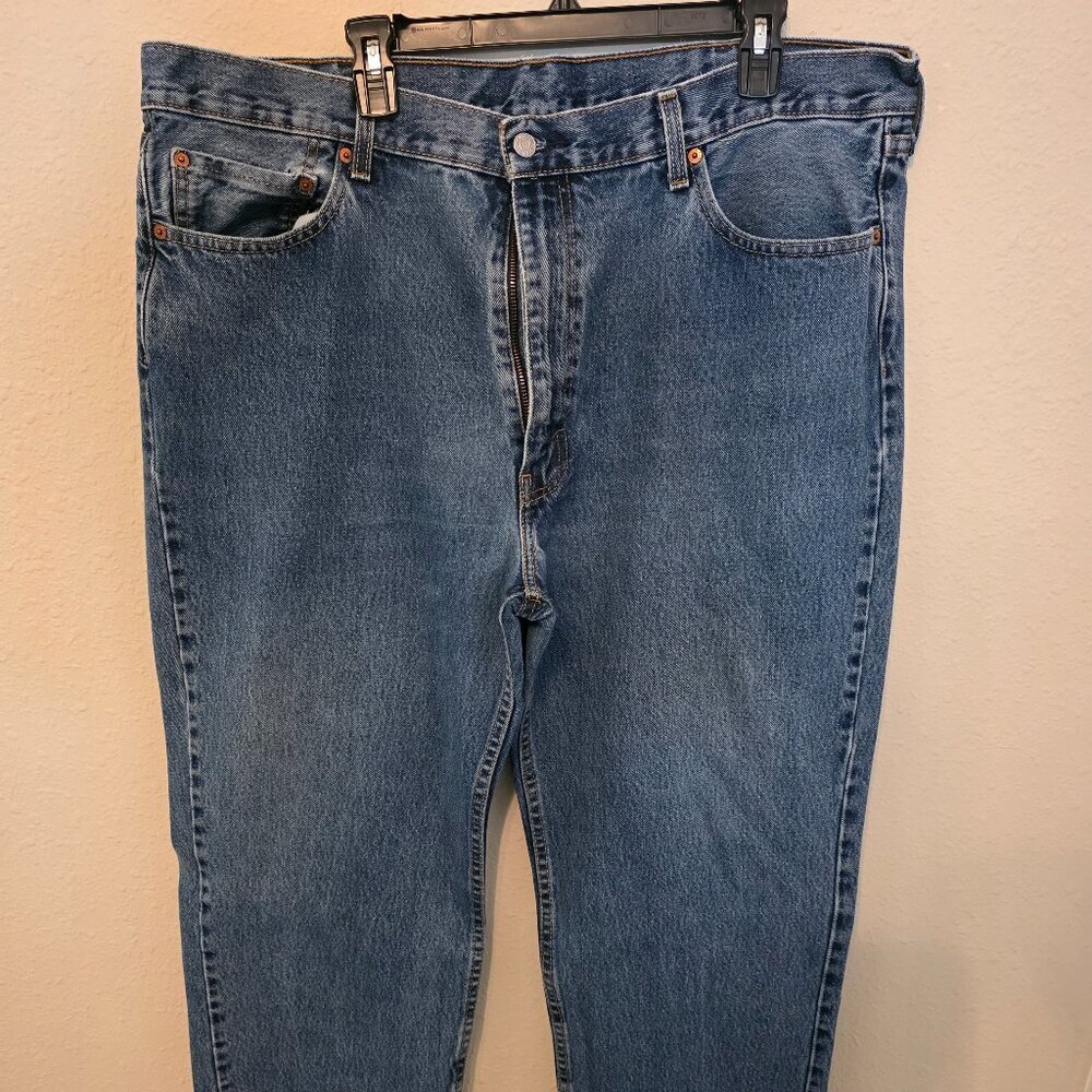 Men's Levi's 550 Relaxed Fit denim jeans, size 42"x30".